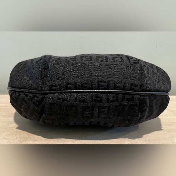 Fendi Zucchino Oyster Shoulder Bag Black Logo/w Silvertone Hard… - Picture 12 of 16